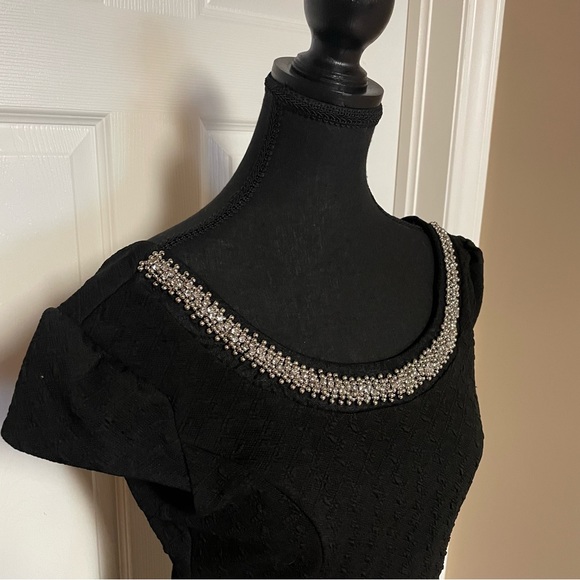 Women’s dress - Picture 4 of 9